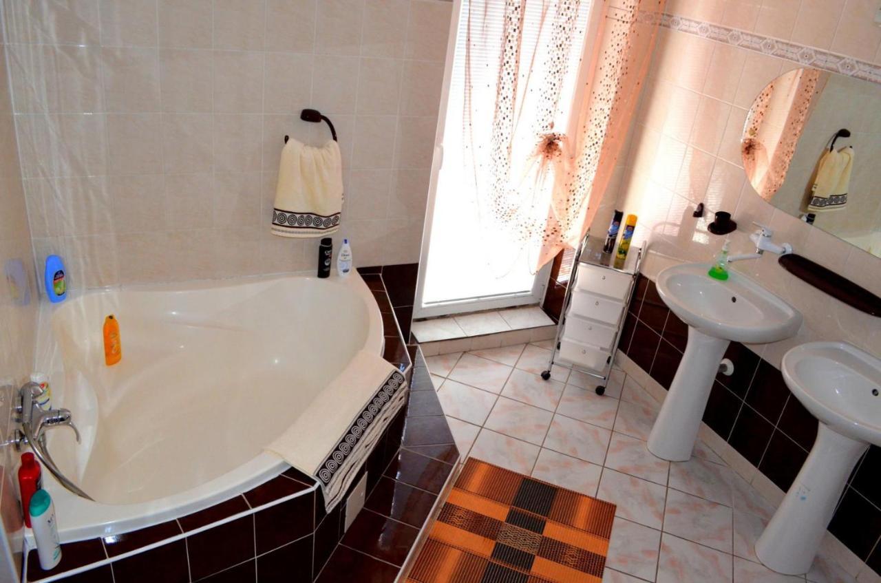 Apartmany Riviera A Chalupa Riviera Liptov, เบเชนยอวา ภายนอก รูปภาพ